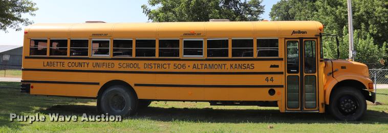 image for item DK9560 1998 International 3800 school bus
