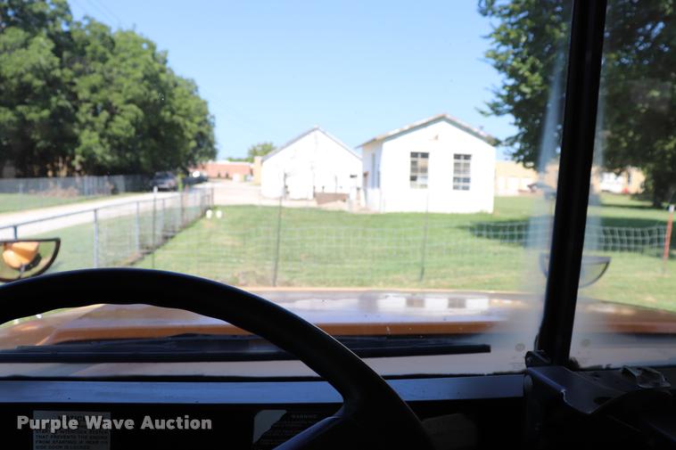 image for item DK9560 1998 International 3800 school bus