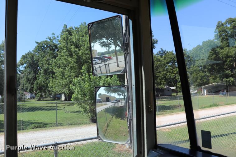 image for item DK9560 1998 International 3800 school bus