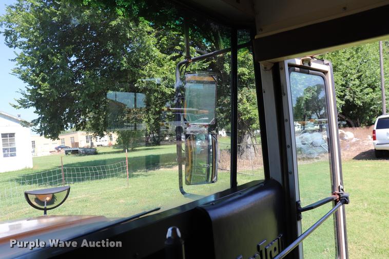 image for item DK9560 1998 International 3800 school bus