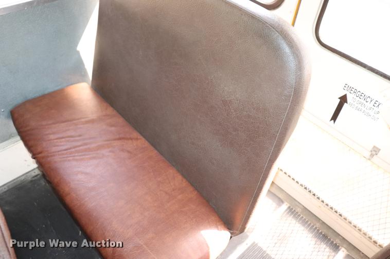 image for item DK9560 1998 International 3800 school bus