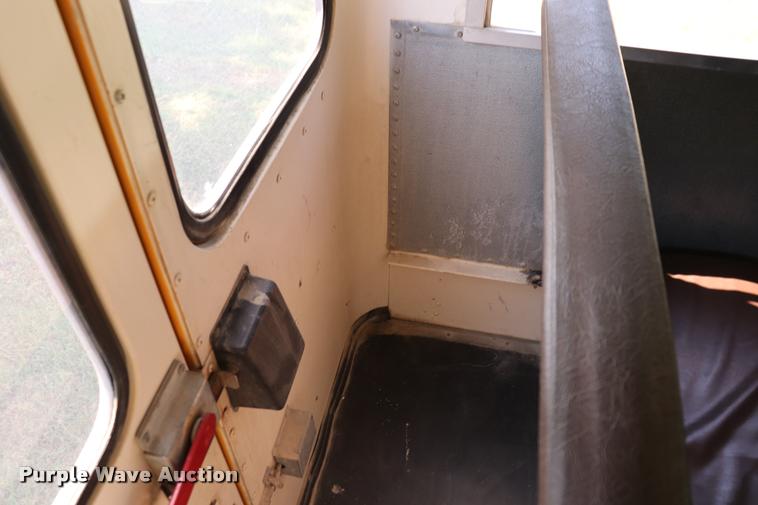 image for item DK9560 1998 International 3800 school bus