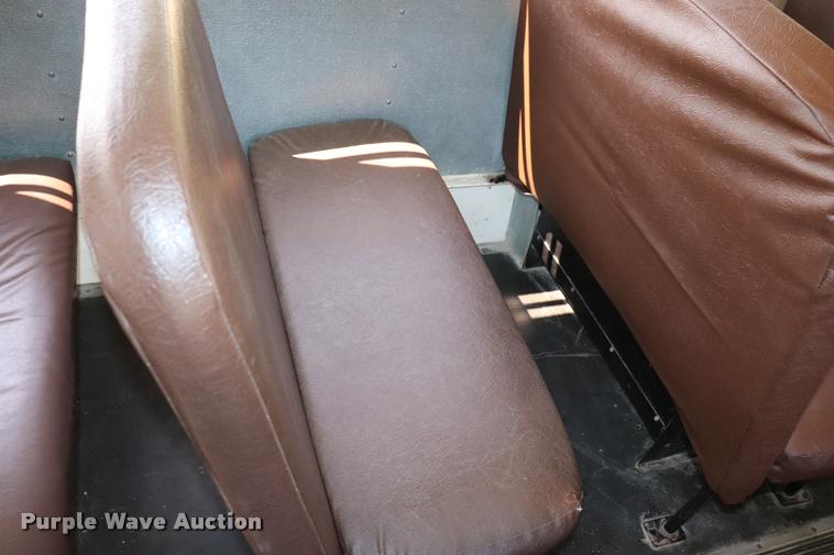 image for item DK9560 1998 International 3800 school bus