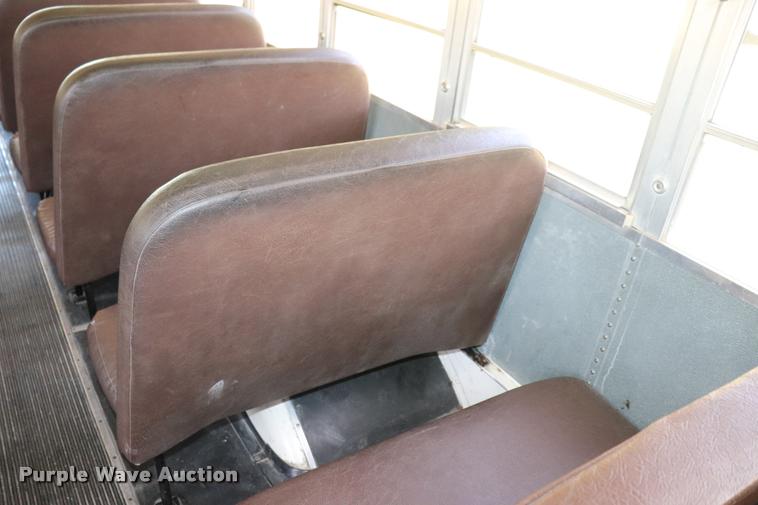 image for item DK9560 1998 International 3800 school bus
