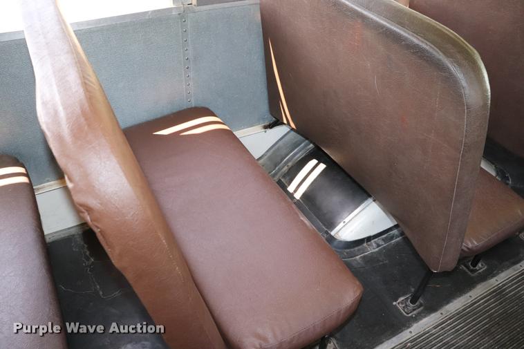 image for item DK9560 1998 International 3800 school bus