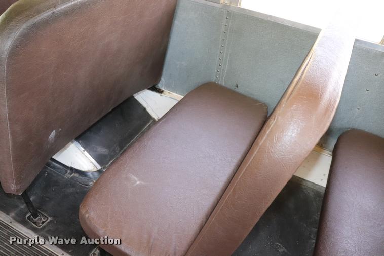 image for item DK9560 1998 International 3800 school bus