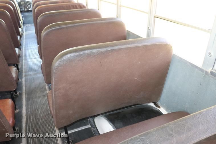 image for item DK9560 1998 International 3800 school bus
