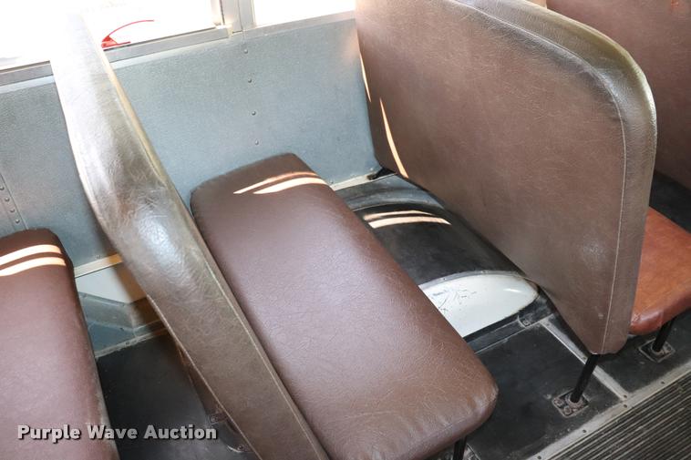 image for item DK9560 1998 International 3800 school bus