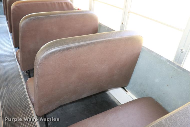 image for item DK9560 1998 International 3800 school bus