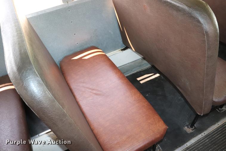 image for item DK9560 1998 International 3800 school bus