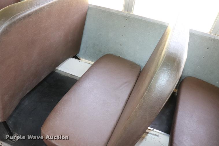 image for item DK9560 1998 International 3800 school bus
