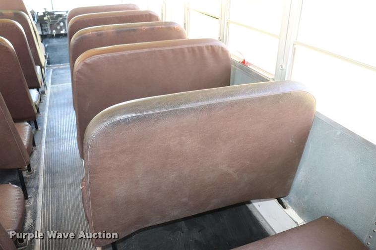image for item DK9560 1998 International 3800 school bus