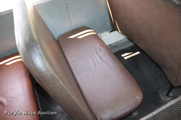 image for item DK9560 1998 International 3800 school bus