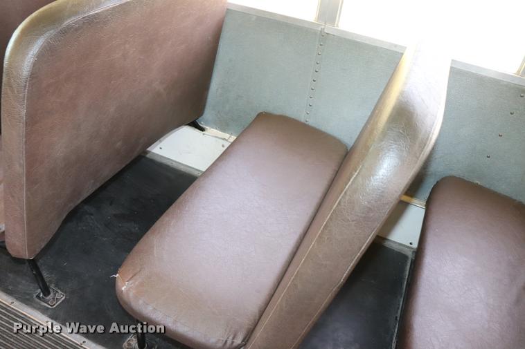 image for item DK9560 1998 International 3800 school bus