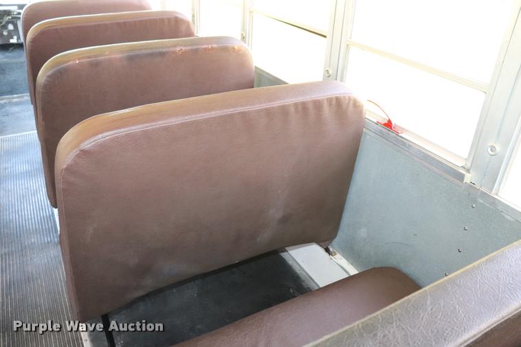 image for item DK9560 1998 International 3800 school bus