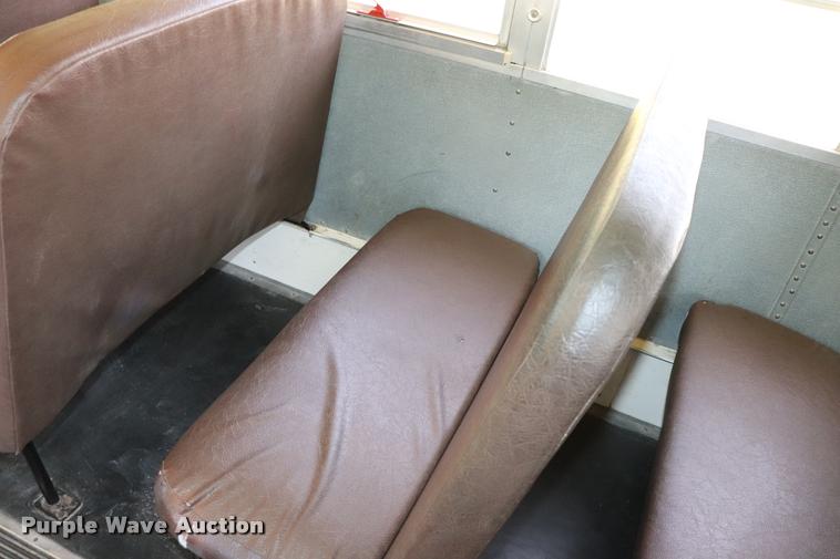 image for item DK9560 1998 International 3800 school bus