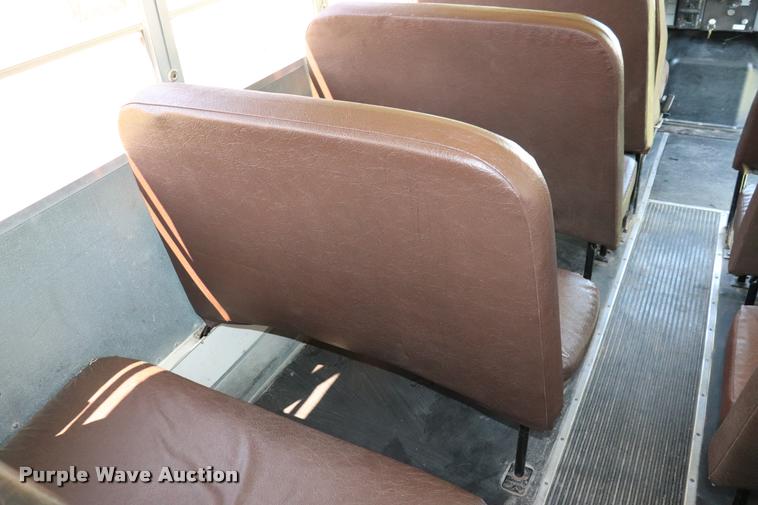 image for item DK9560 1998 International 3800 school bus
