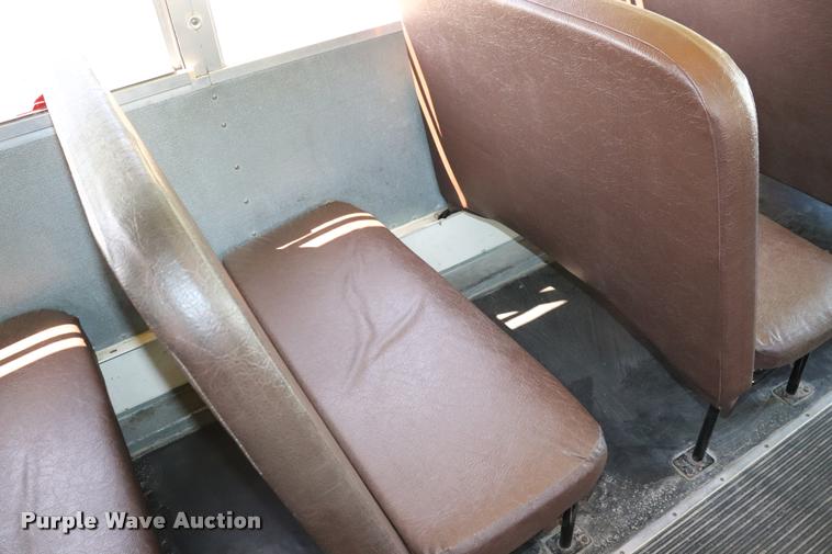 image for item DK9560 1998 International 3800 school bus