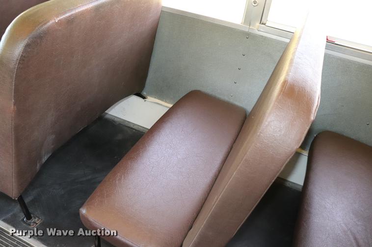 image for item DK9560 1998 International 3800 school bus