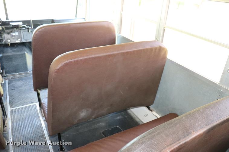 image for item DK9560 1998 International 3800 school bus