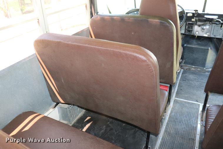 image for item DK9560 1998 International 3800 school bus