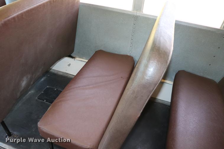 image for item DK9560 1998 International 3800 school bus