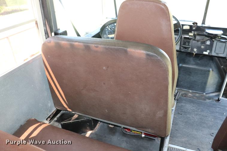 image for item DK9560 1998 International 3800 school bus