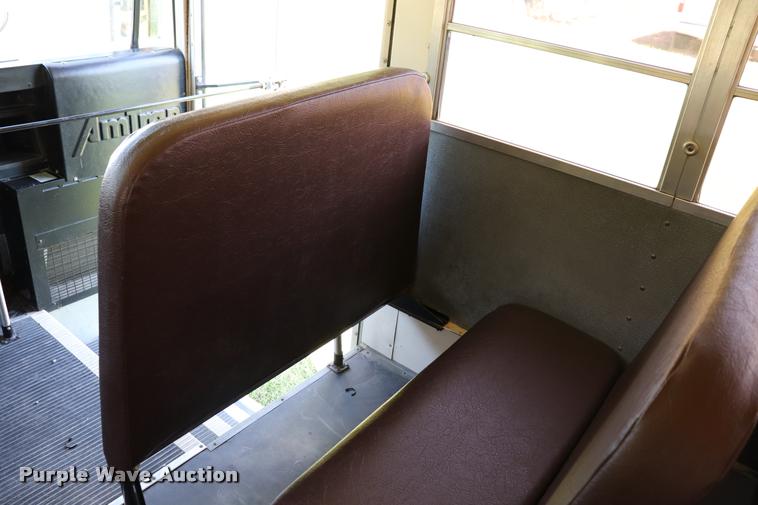image for item DK9560 1998 International 3800 school bus