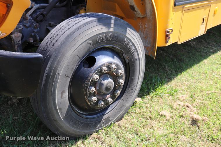 image for item DK9560 1998 International 3800 school bus