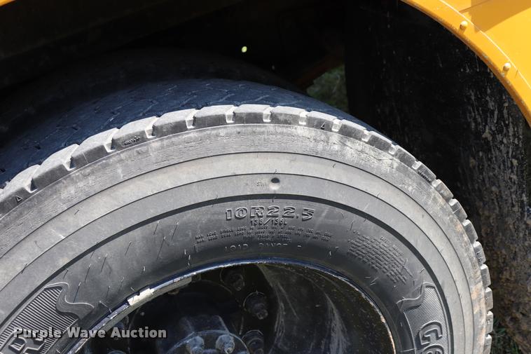 image for item DK9560 1998 International 3800 school bus