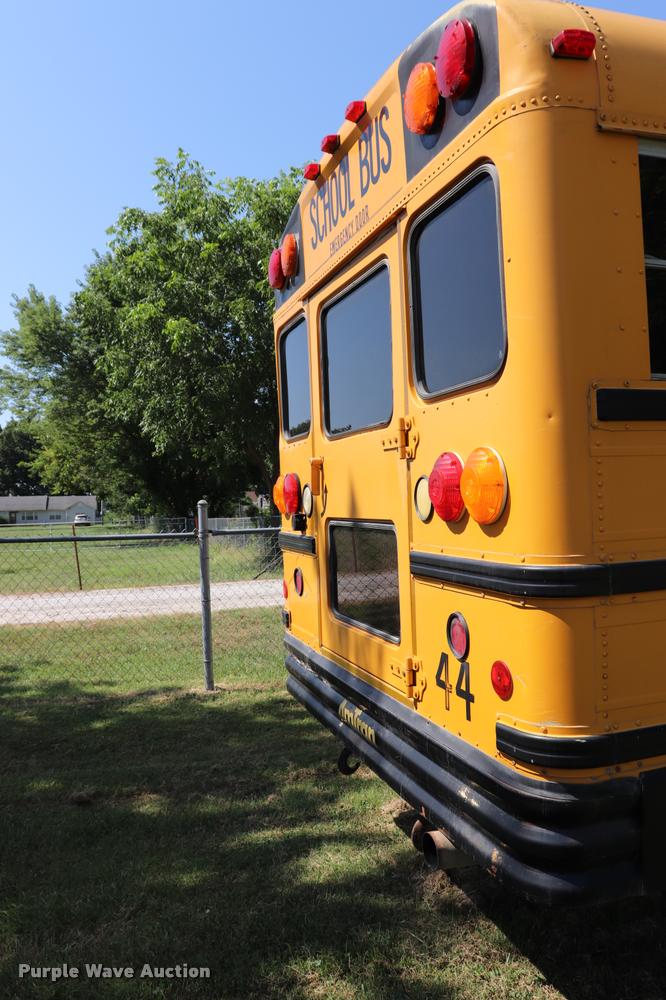 image for item DK9560 1998 International 3800 school bus