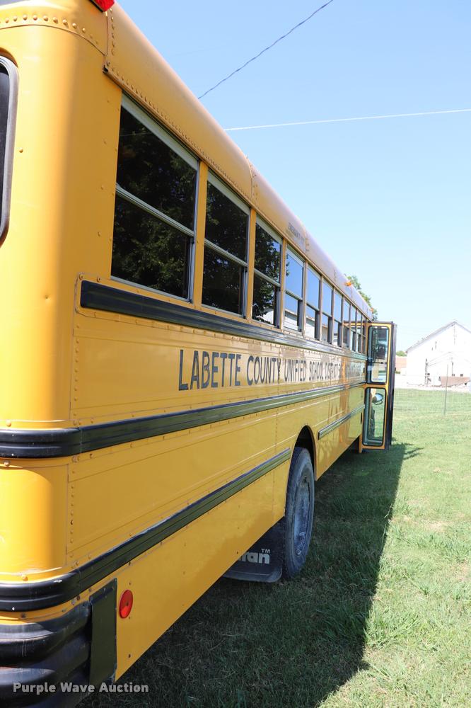 image for item DK9560 1998 International 3800 school bus