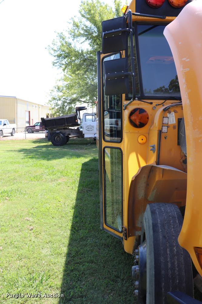 image for item DK9560 1998 International 3800 school bus