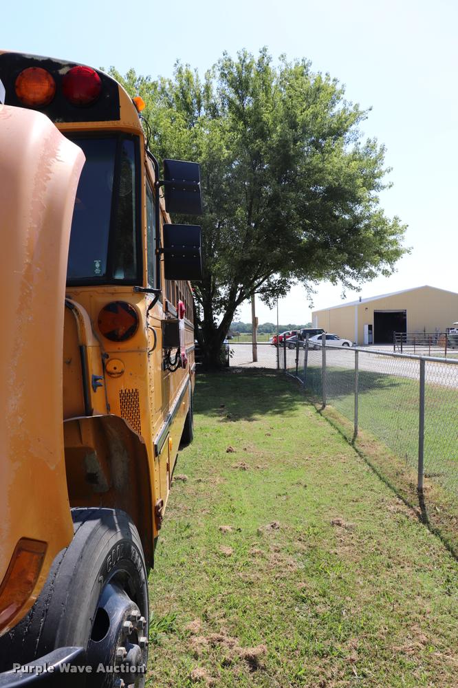 image for item DK9560 1998 International 3800 school bus