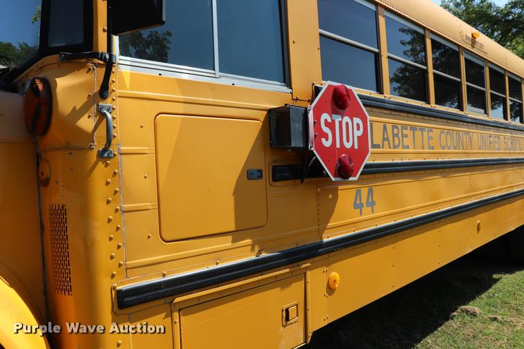 image for item DK9560 1998 International 3800 school bus