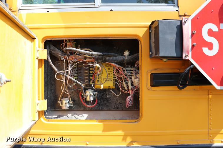 image for item DK9560 1998 International 3800 school bus