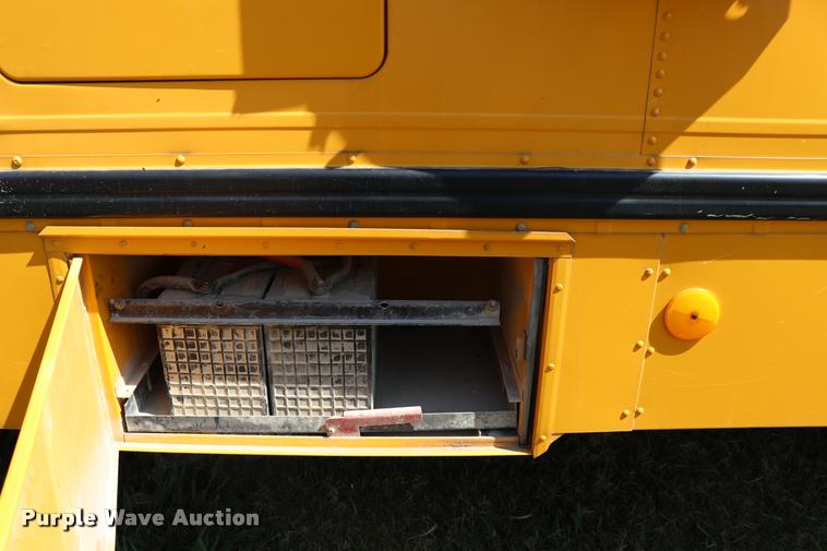 image for item DK9560 1998 International 3800 school bus