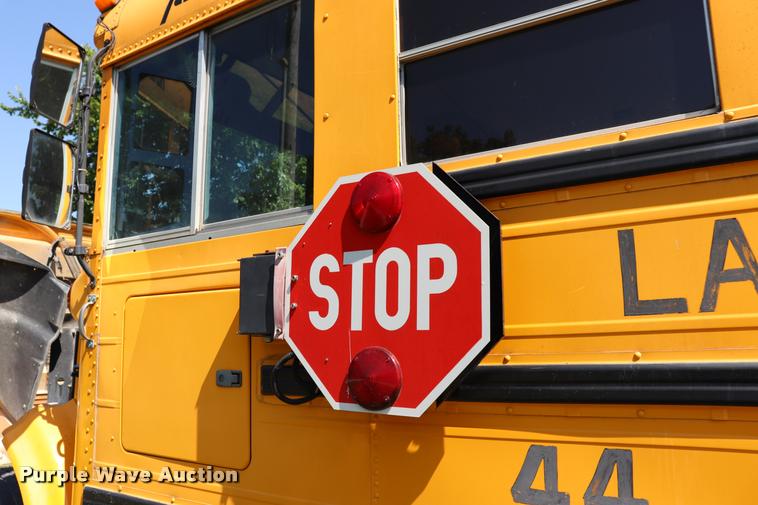 image for item DK9560 1998 International 3800 school bus