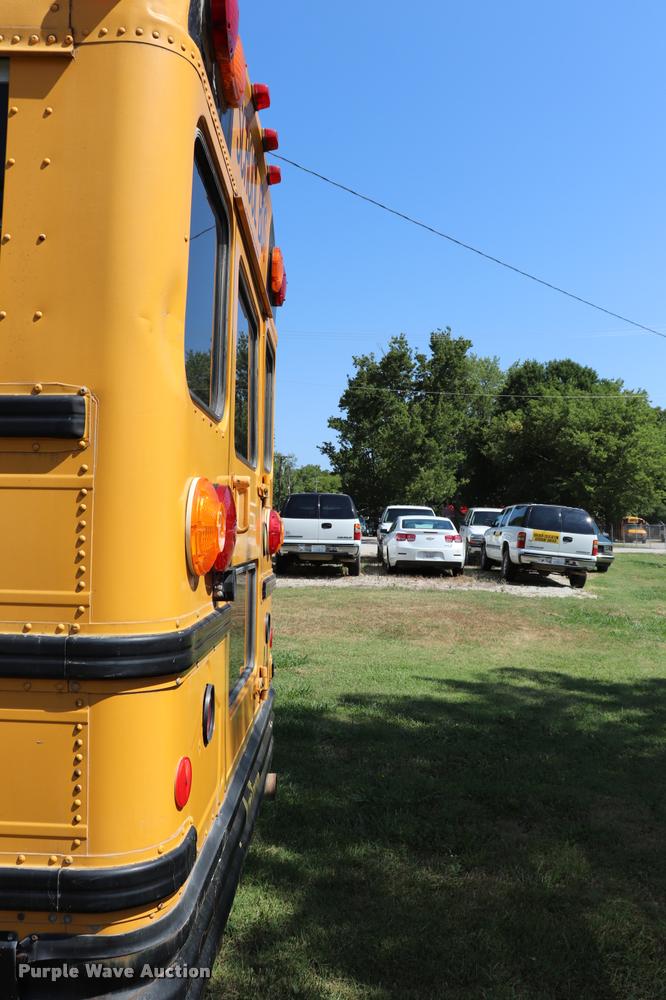 image for item DK9560 1998 International 3800 school bus