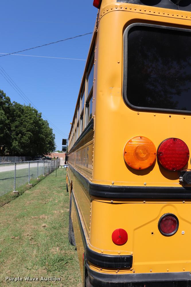 image for item DK9560 1998 International 3800 school bus