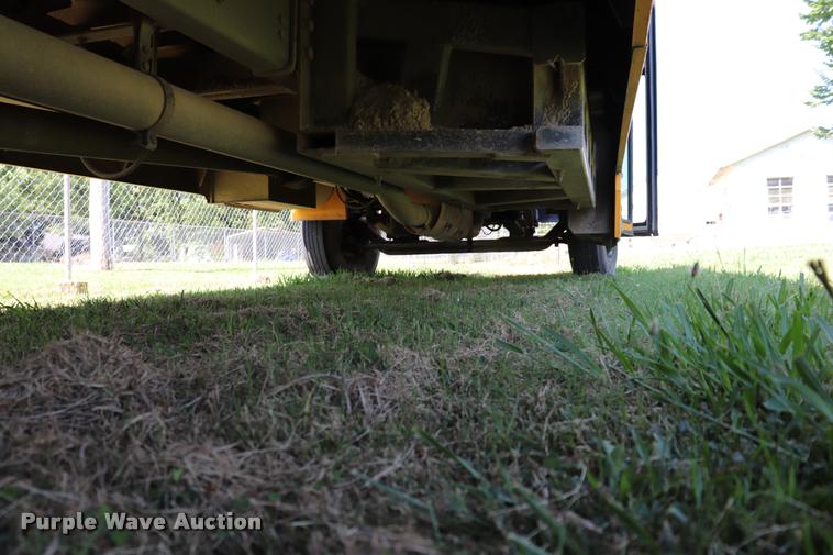 image for item DK9560 1998 International 3800 school bus