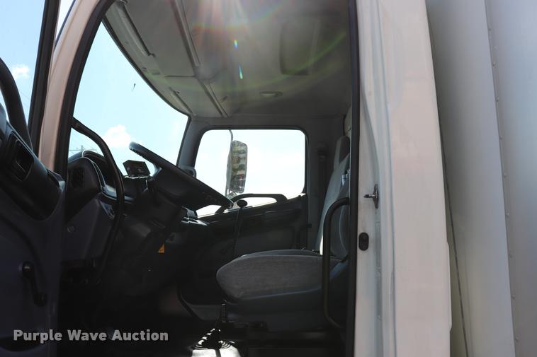 image for item DK9569 2006 Hino 268 refrigerated truck