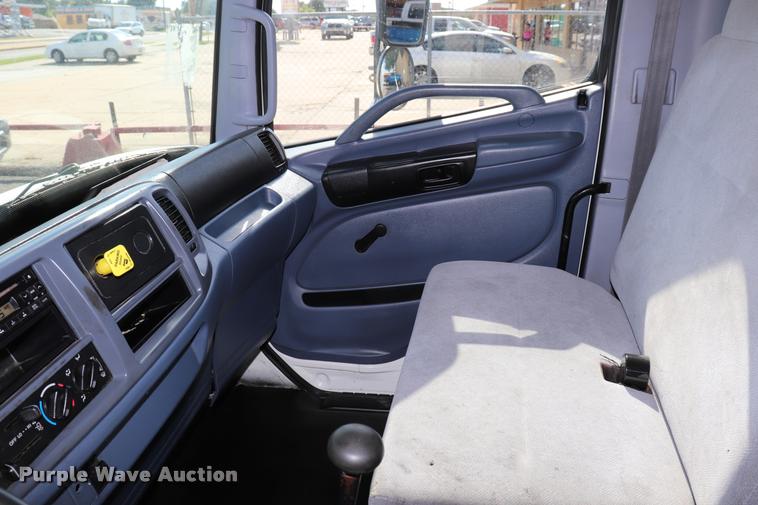 image for item DK9569 2006 Hino 268 refrigerated truck