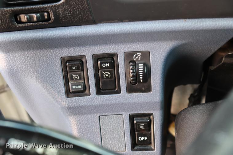 image for item DK9569 2006 Hino 268 refrigerated truck