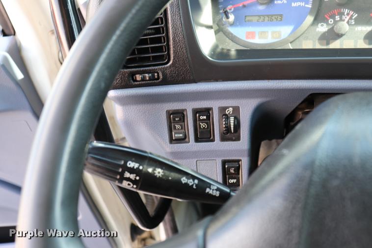 image for item DK9569 2006 Hino 268 refrigerated truck