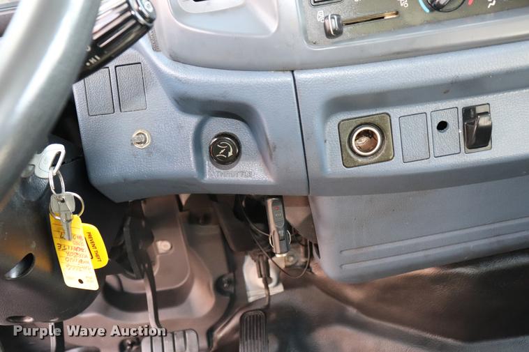 image for item DK9569 2006 Hino 268 refrigerated truck