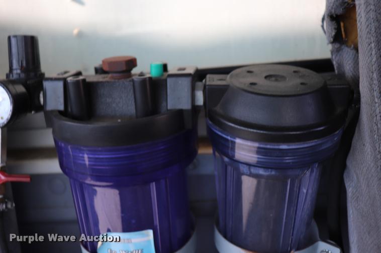 image for item DK9569 2006 Hino 268 refrigerated truck