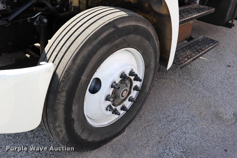 image for item DK9569 2006 Hino 268 refrigerated truck