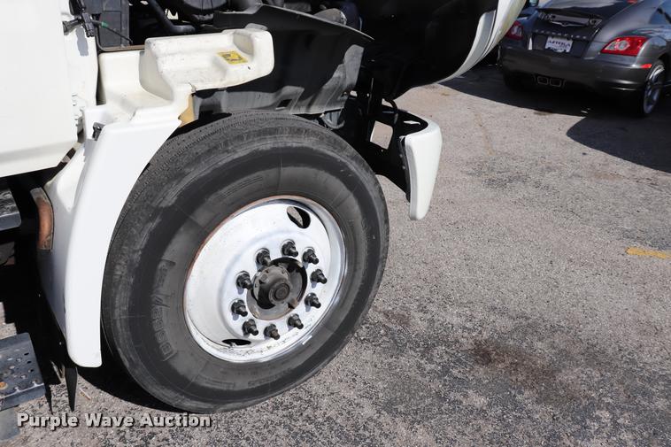 image for item DK9569 2006 Hino 268 refrigerated truck