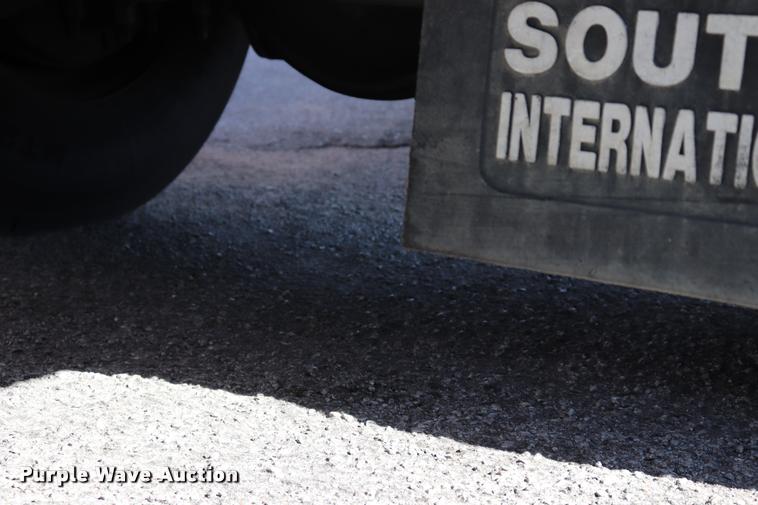 image for item DK9569 2006 Hino 268 refrigerated truck